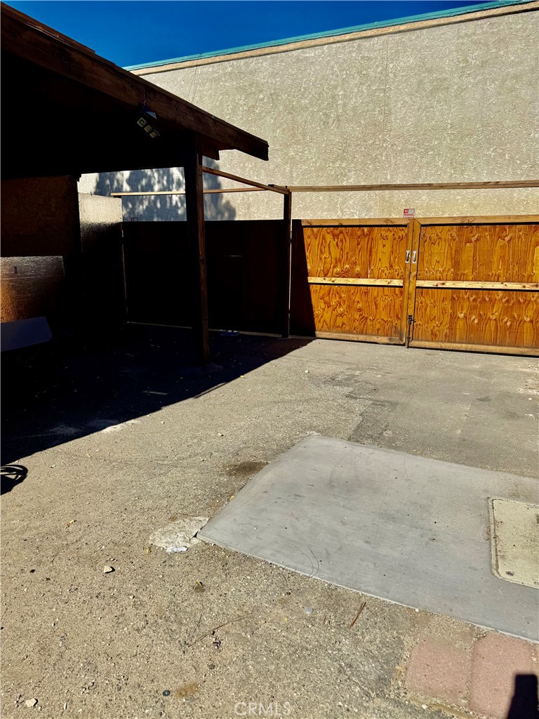 470 West Jackson Street Rialto, CA 92376 - Photo 22 of 28 a view of outdoor space