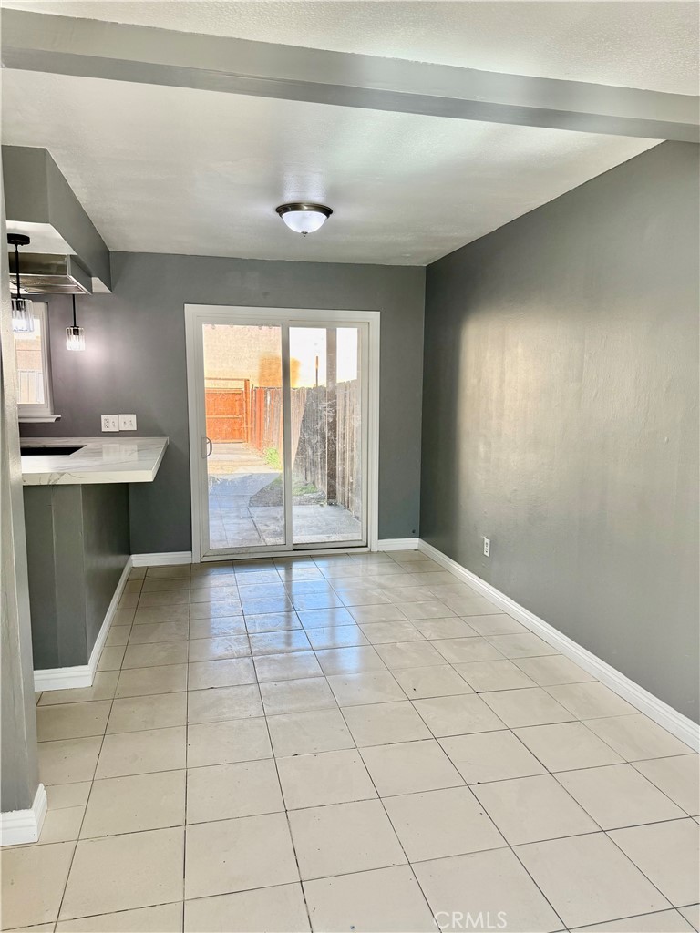 470 West Jackson Street Rialto, CA 92376 - Photo 8 of 28 a view of an empty room and window