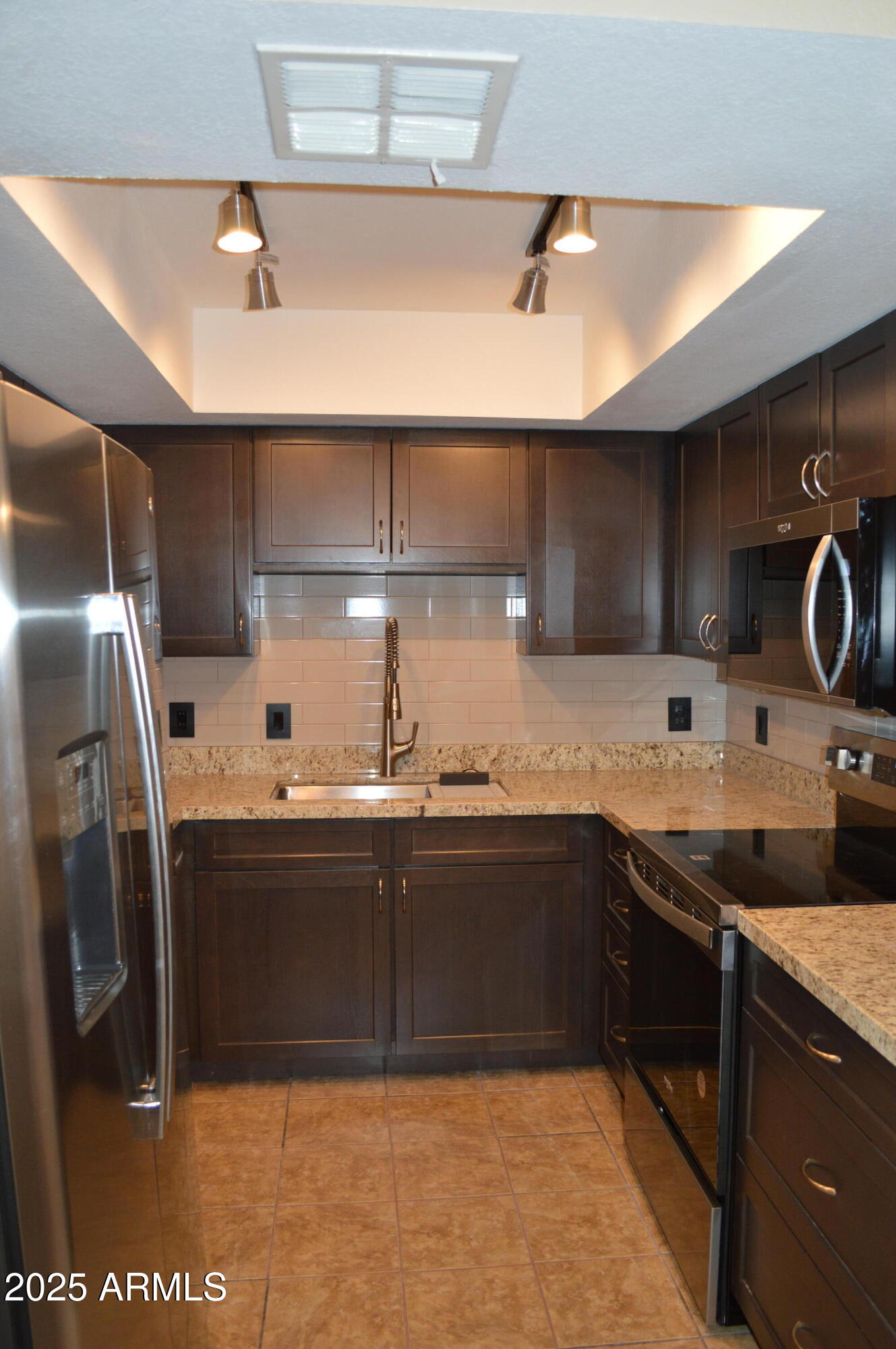1340 North Recker Road, Unit 254 Mesa, AZ 85205 - Photo 4 of 30 kitchen