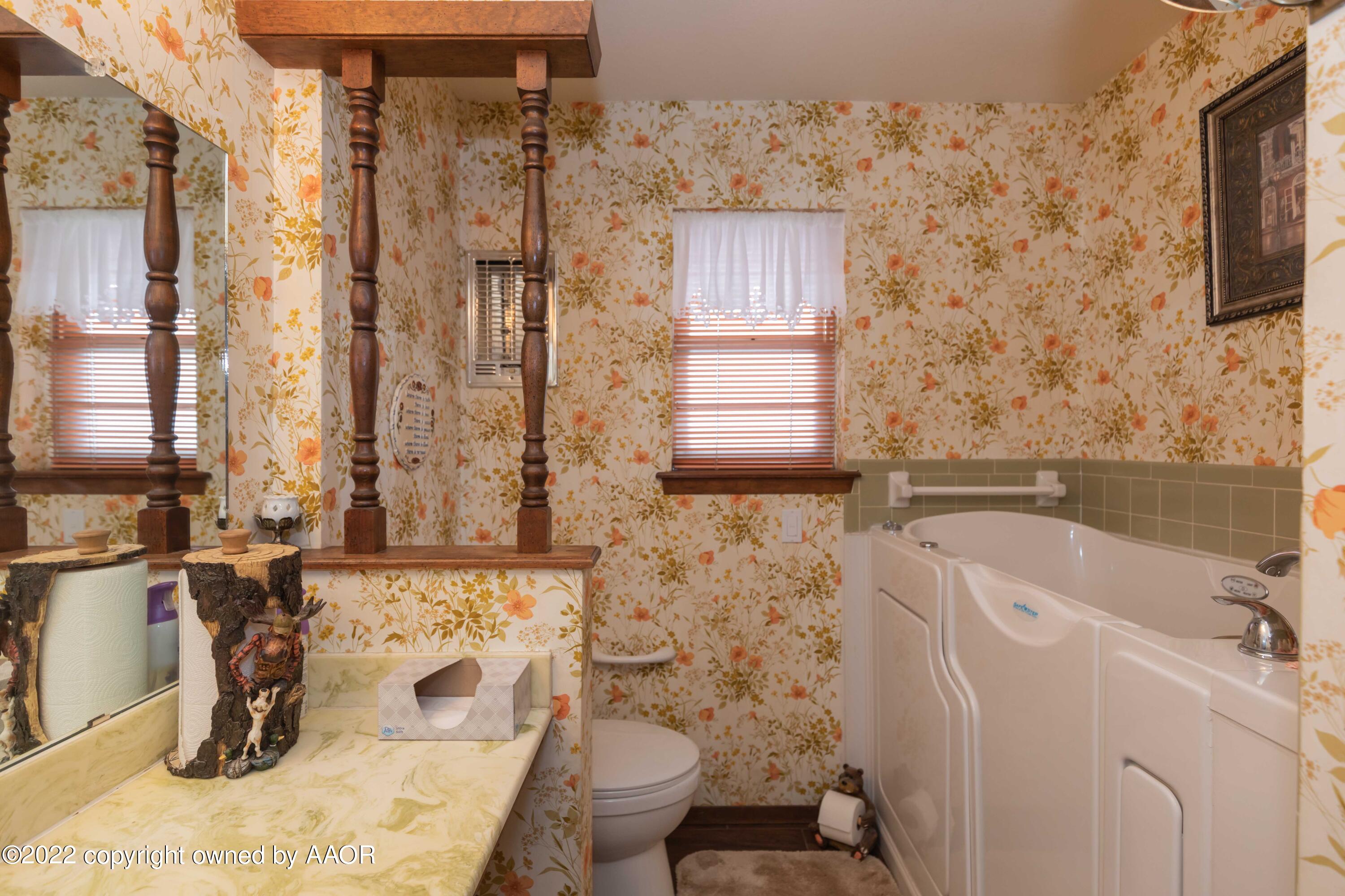 2816 Porter Drive Amarillo, TX 79110 - Photo 25 of 38 a bathroom with a sink and a bathtub
