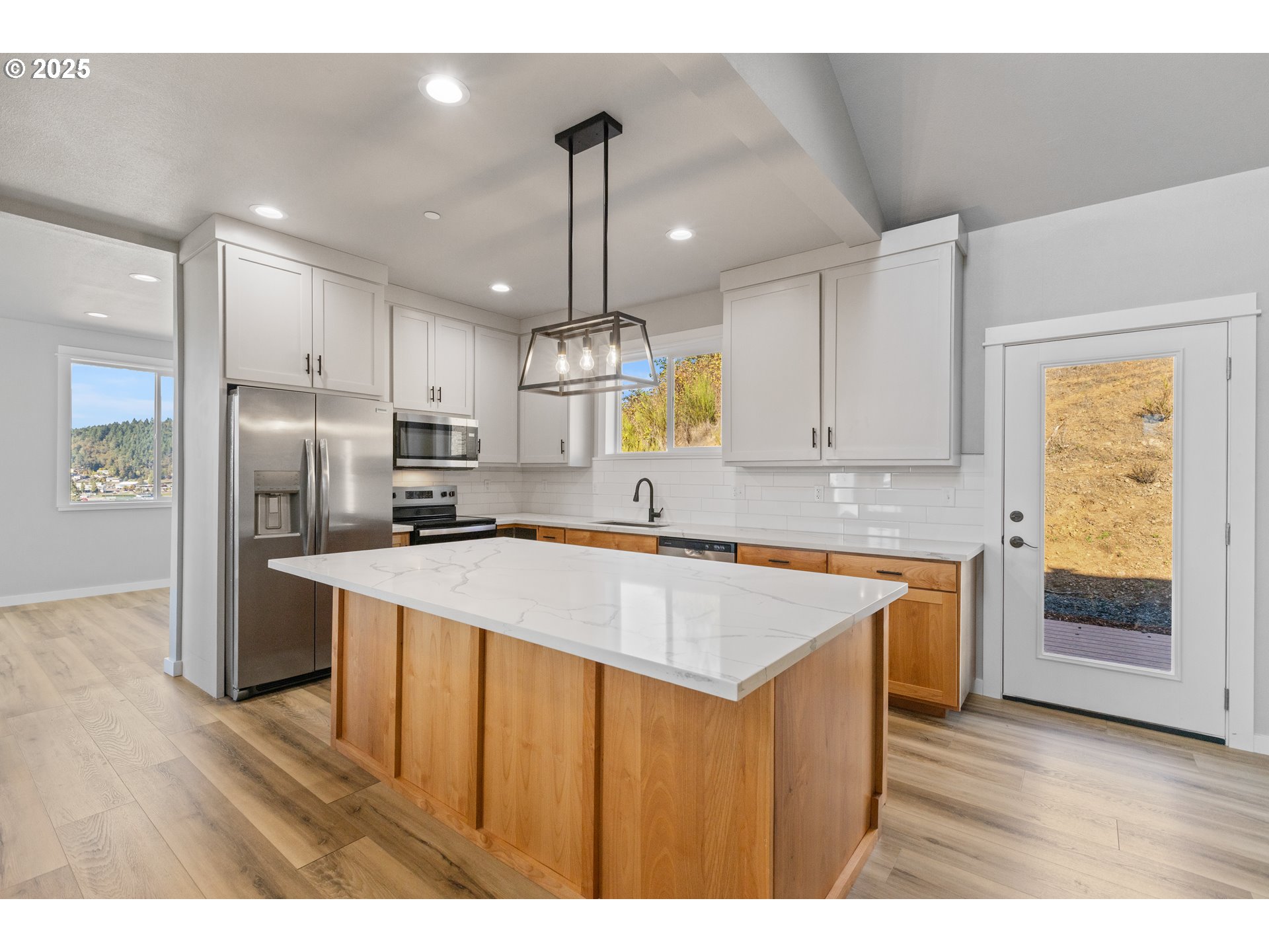 664 Brooks Loop Sutherlin, OR 97479 - Photo 12 of 45