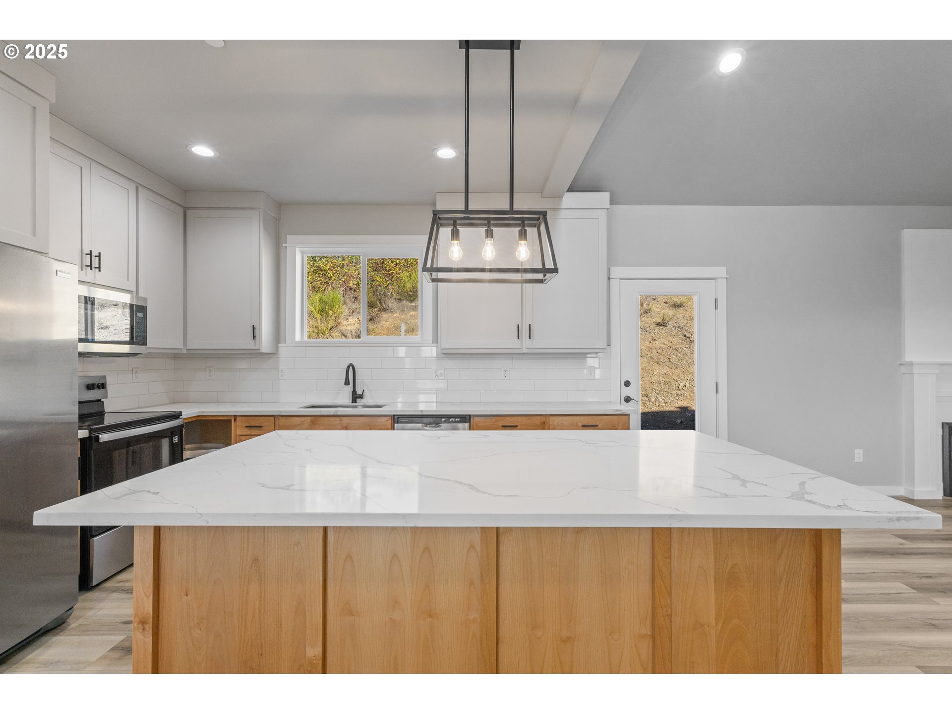 664 Brooks Loop Sutherlin, OR 97479 - Photo 13 of 45