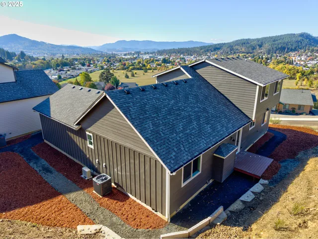$485,000 | 664 Brooks Loop, Sutherlin, OR 97479