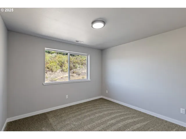 $485,000 | 664 Brooks Loop, Sutherlin, OR 97479