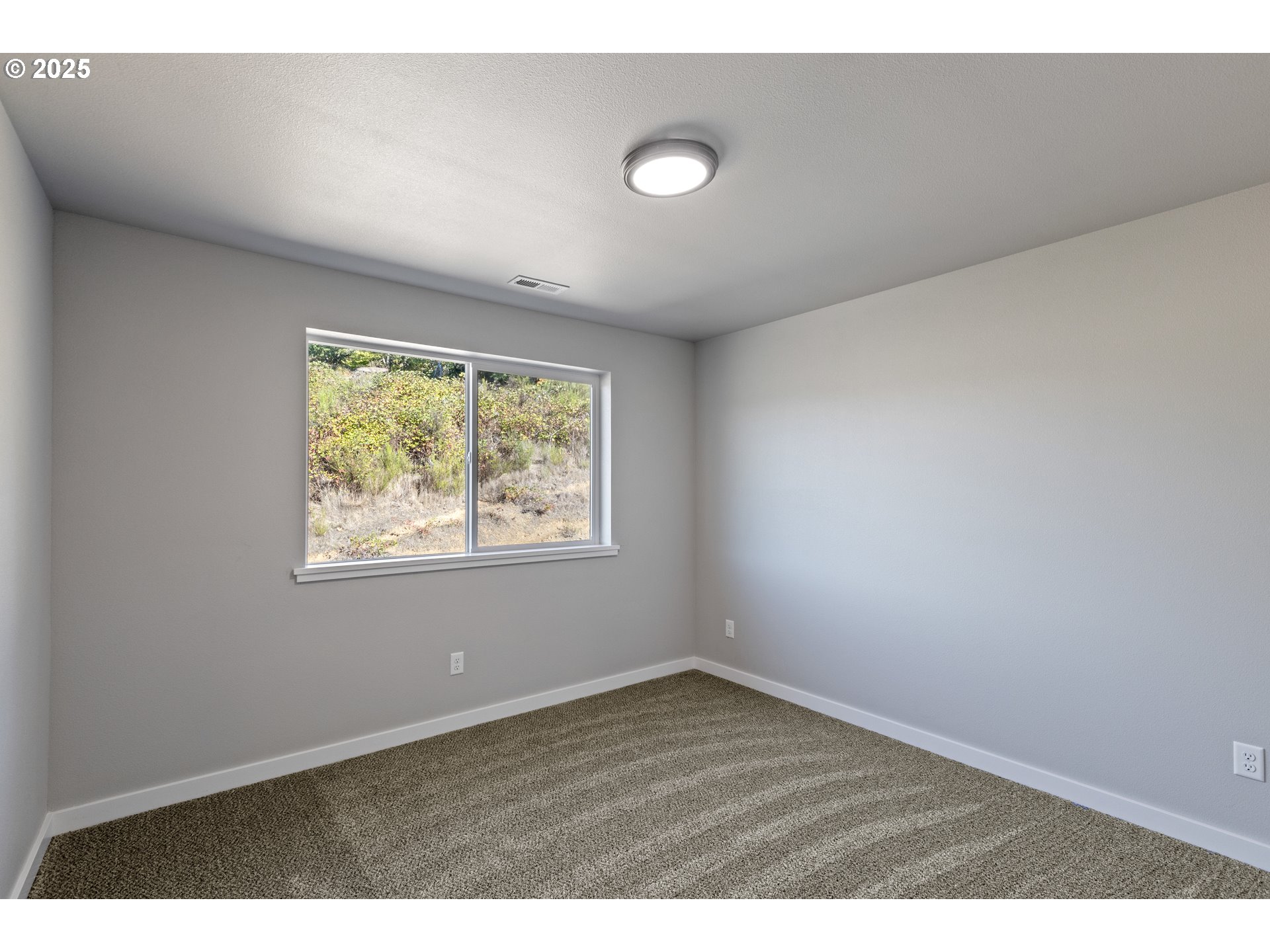 664 Brooks Loop Sutherlin, OR 97479 - Photo 29 of 45