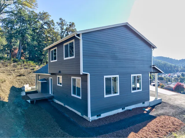 $485,000 | 664 Brooks Loop, Sutherlin, OR 97479