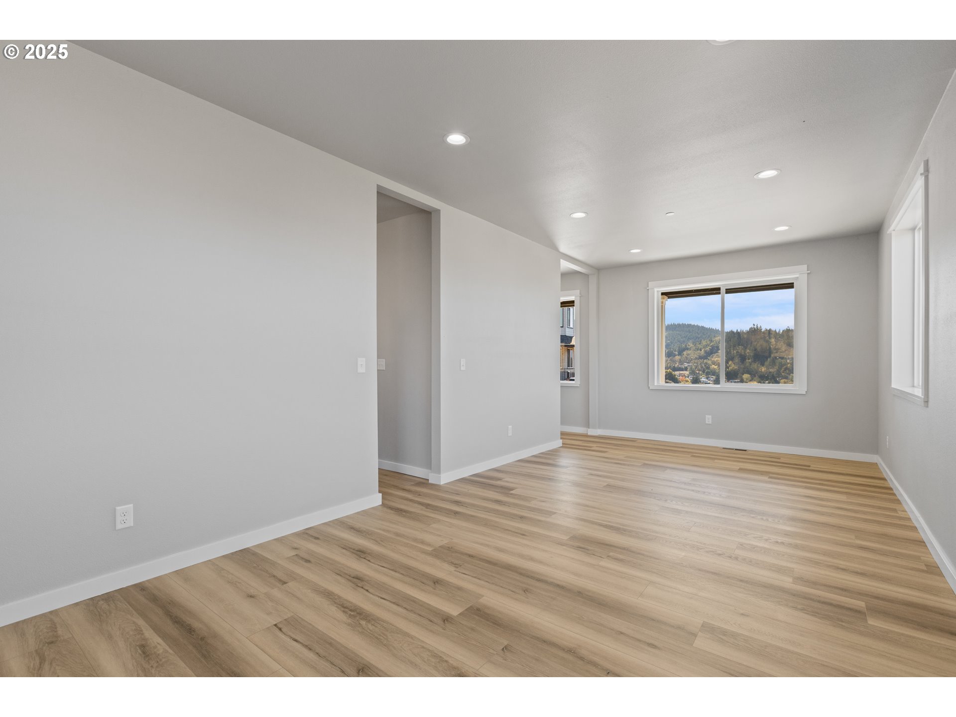 664 Brooks Loop Sutherlin, OR 97479 - Photo 9 of 45