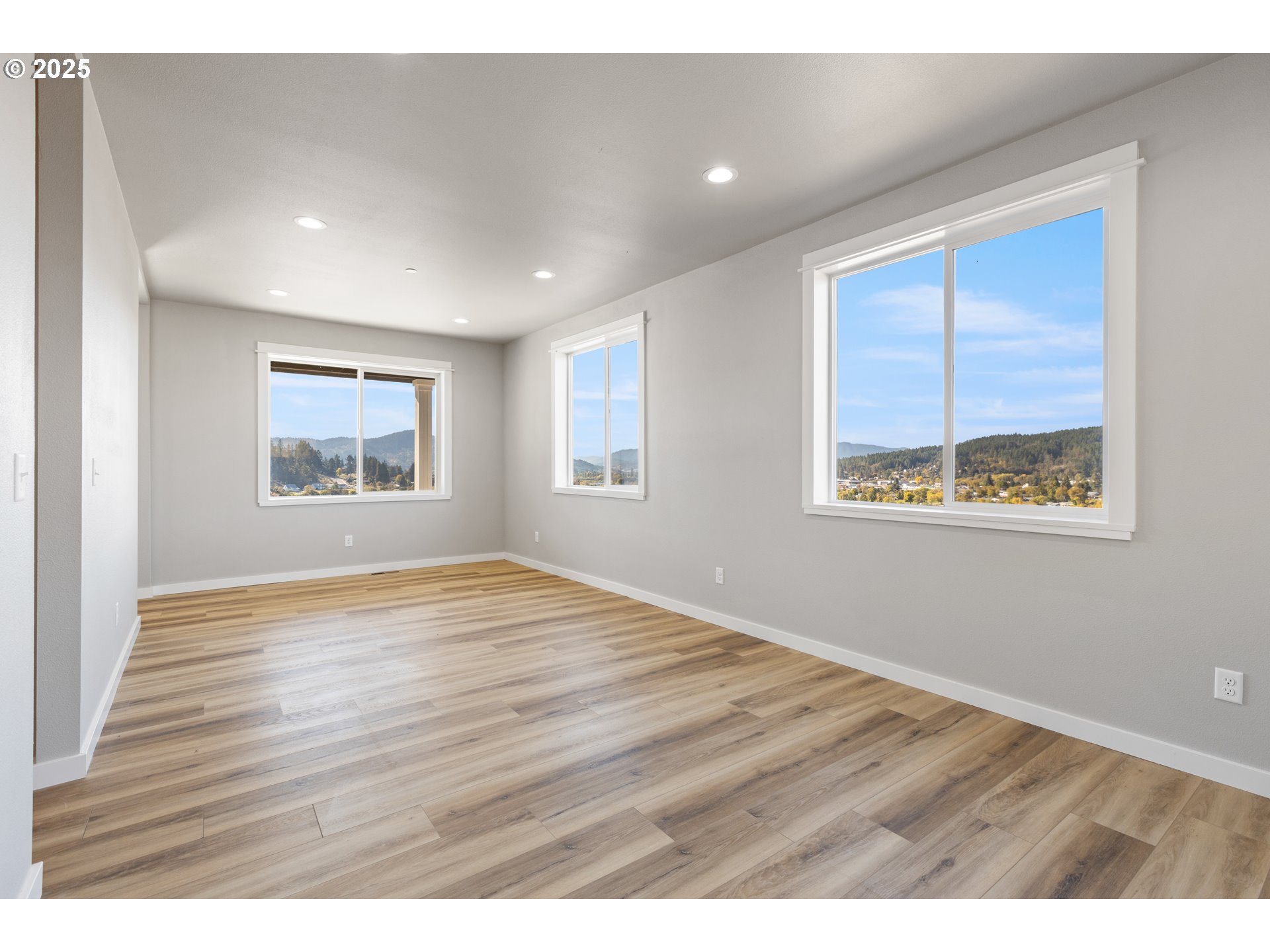 664 Brooks Loop Sutherlin, OR 97479 - Photo 10 of 45