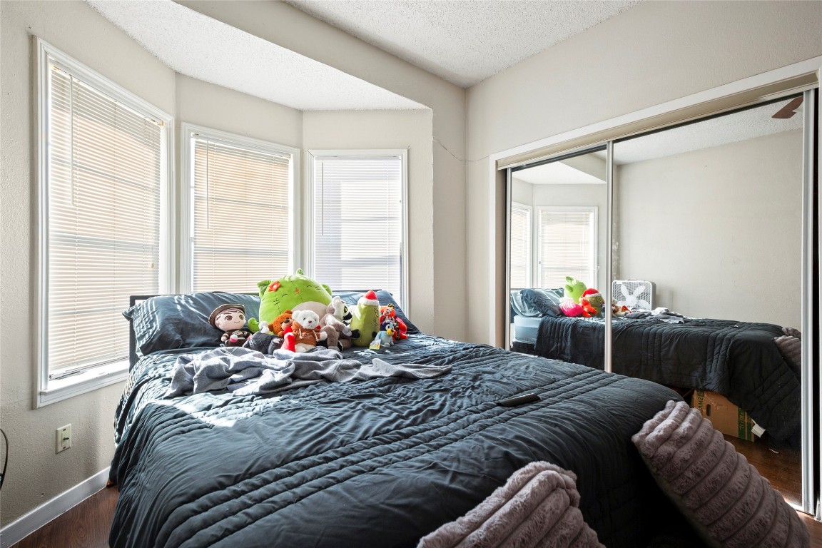 915 West 23rd Street, Unit 208 Austin, TX 78705 - Photo 7 of 16 a bedroom with a bed and window
