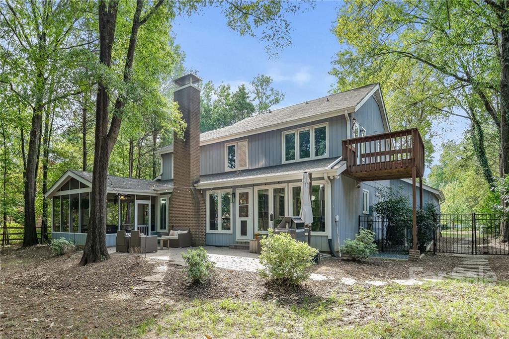 5428 Hillingdon Road Charlotte, NC 28226 - Photo 3 of 36 front view of a house with a yard