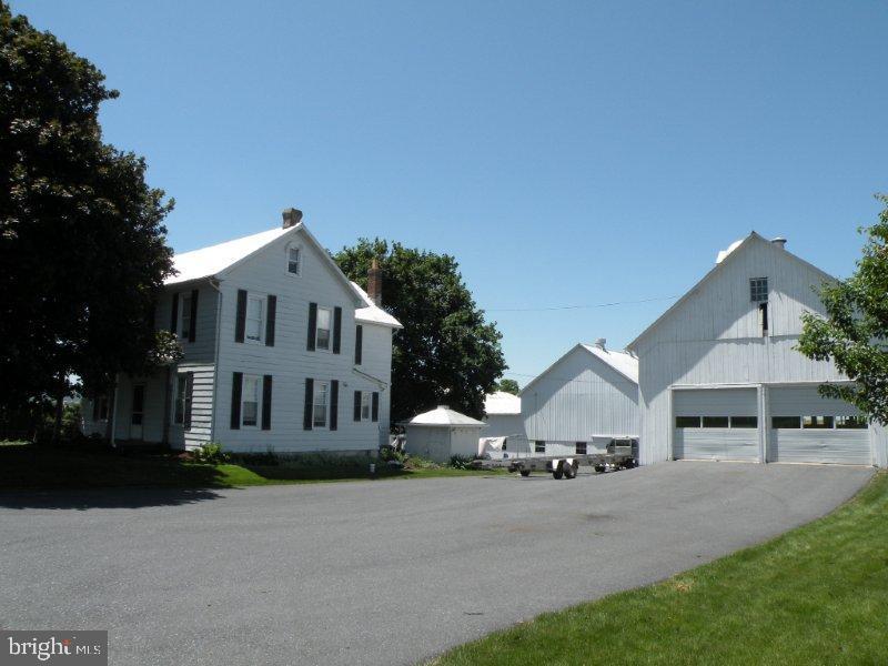 267 Hammertown Road Narvon, PA 17555 - Photo 3 of 32 Gallery Image 3
