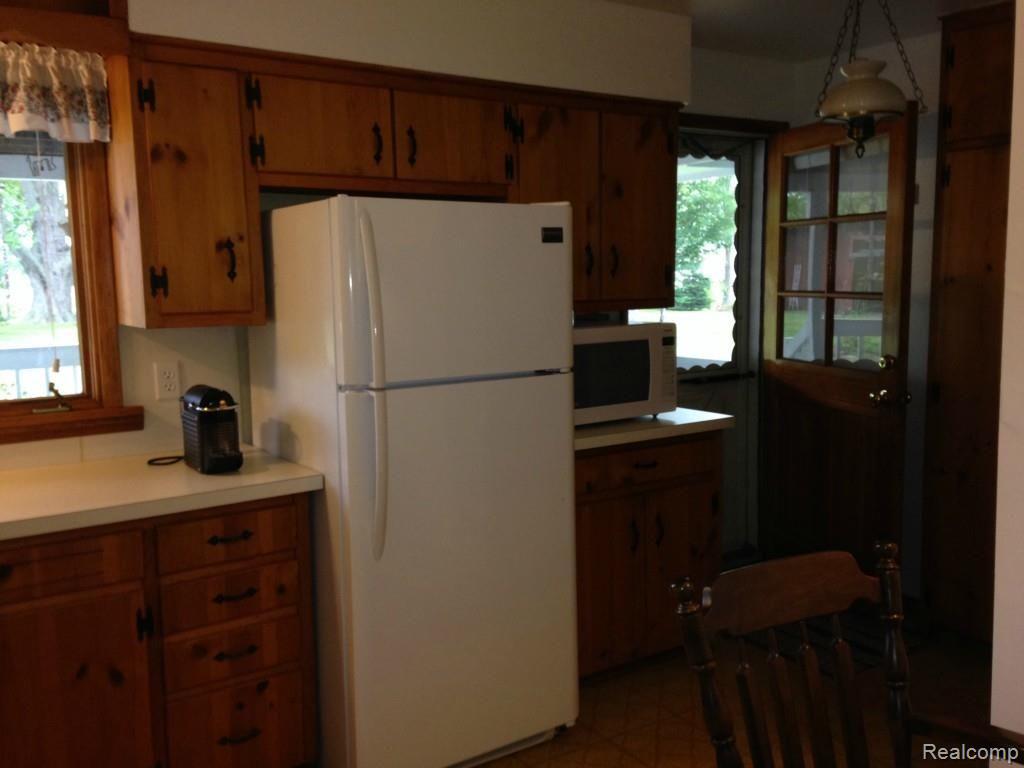 30490 Pennsylvania Road Romulus, MI 48174 - Photo 16 of 45 IMG_2102.jpg