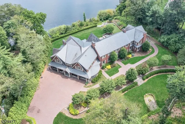 $4,550,000 | 311 Algonquin Road, Franklin Lakes, NJ 07417