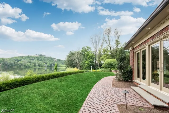 $4,550,000 | 311 Algonquin Road, Franklin Lakes, NJ 07417