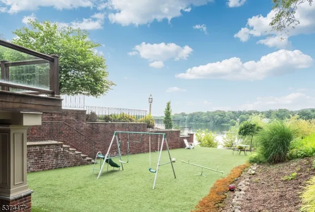 $4,550,000 | 311 Algonquin Road, Franklin Lakes, NJ 07417