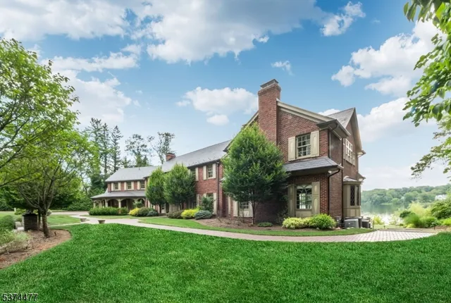 $4,550,000 | 311 Algonquin Road, Franklin Lakes, NJ 07417