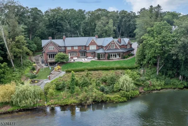 $4,550,000 | 311 Algonquin Road, Franklin Lakes, NJ 07417