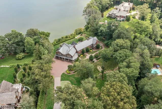 $4,550,000 | 311 Algonquin Road, Franklin Lakes, NJ 07417