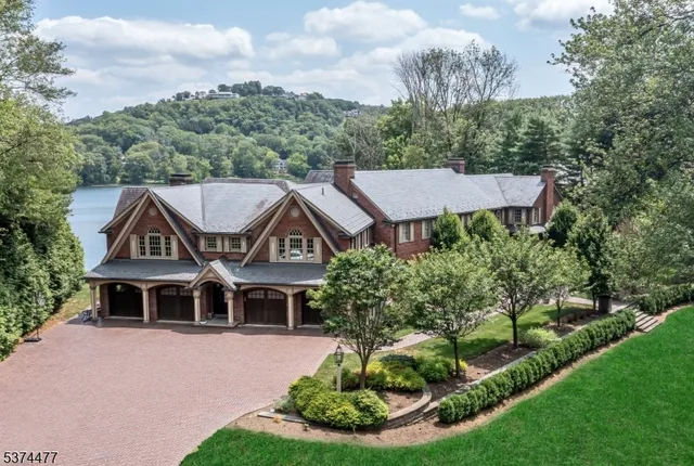 $4,550,000 | 311 Algonquin Road, Franklin Lakes, NJ 07417