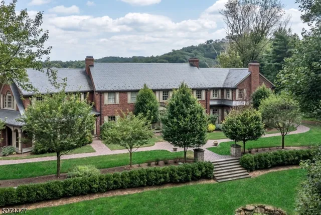$4,550,000 | 311 Algonquin Road, Franklin Lakes, NJ 07417