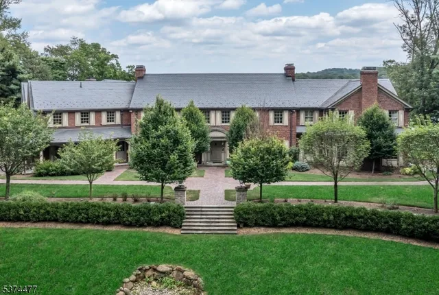 $4,550,000 | 311 Algonquin Road, Franklin Lakes, NJ 07417