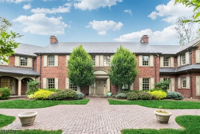 $4,550,000 | 311 Algonquin Road, Franklin Lakes, NJ 07417