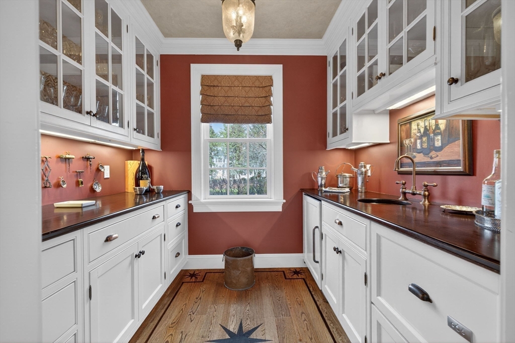 1 Buckingham Terrace Wellesley, MA 02482 - Photo 16 of 35