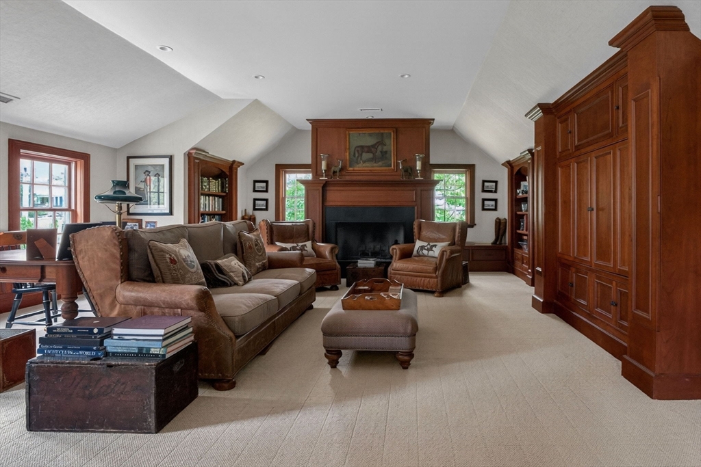 1 Buckingham Terrace Wellesley, MA 02482 - Photo 17 of 35
