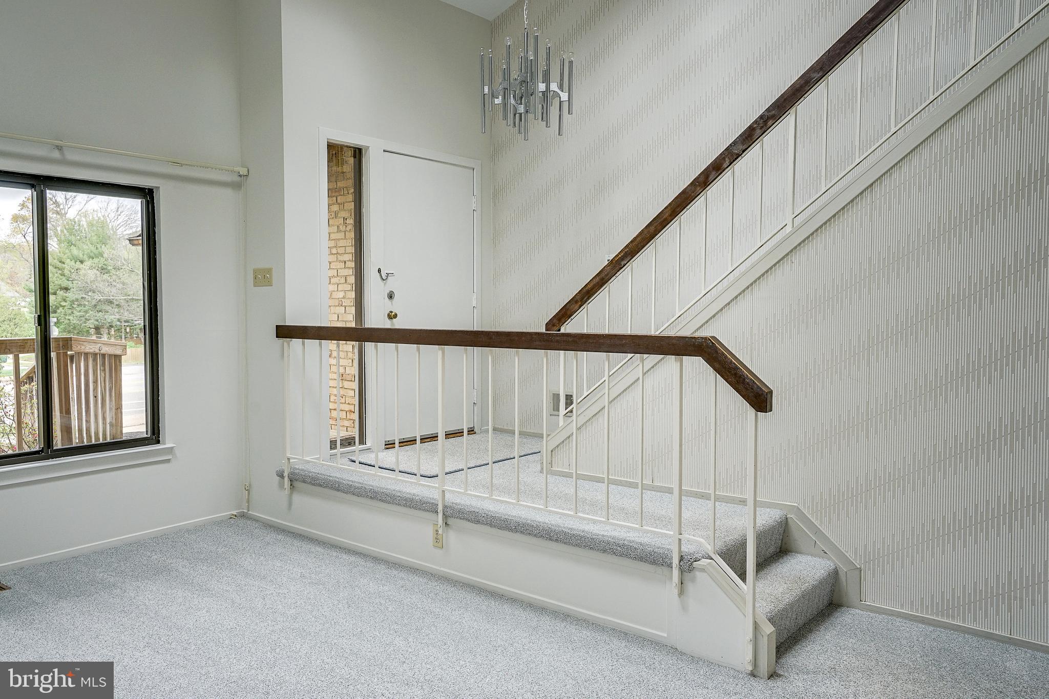 5401 Sideburn Road Fairfax, VA 22032 - Photo 15 of 50 Entry