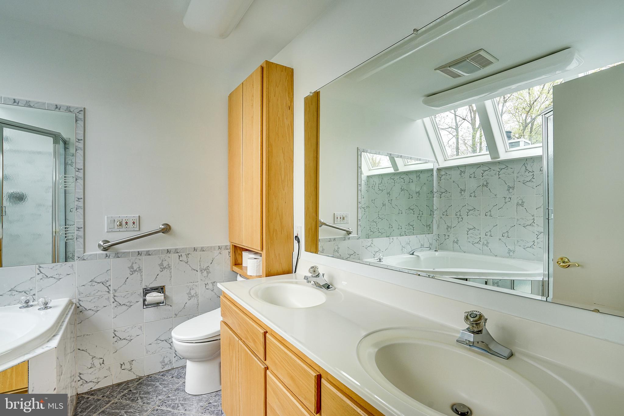 5401 Sideburn Road Fairfax, VA 22032 - Photo 23 of 50 Primary Bath