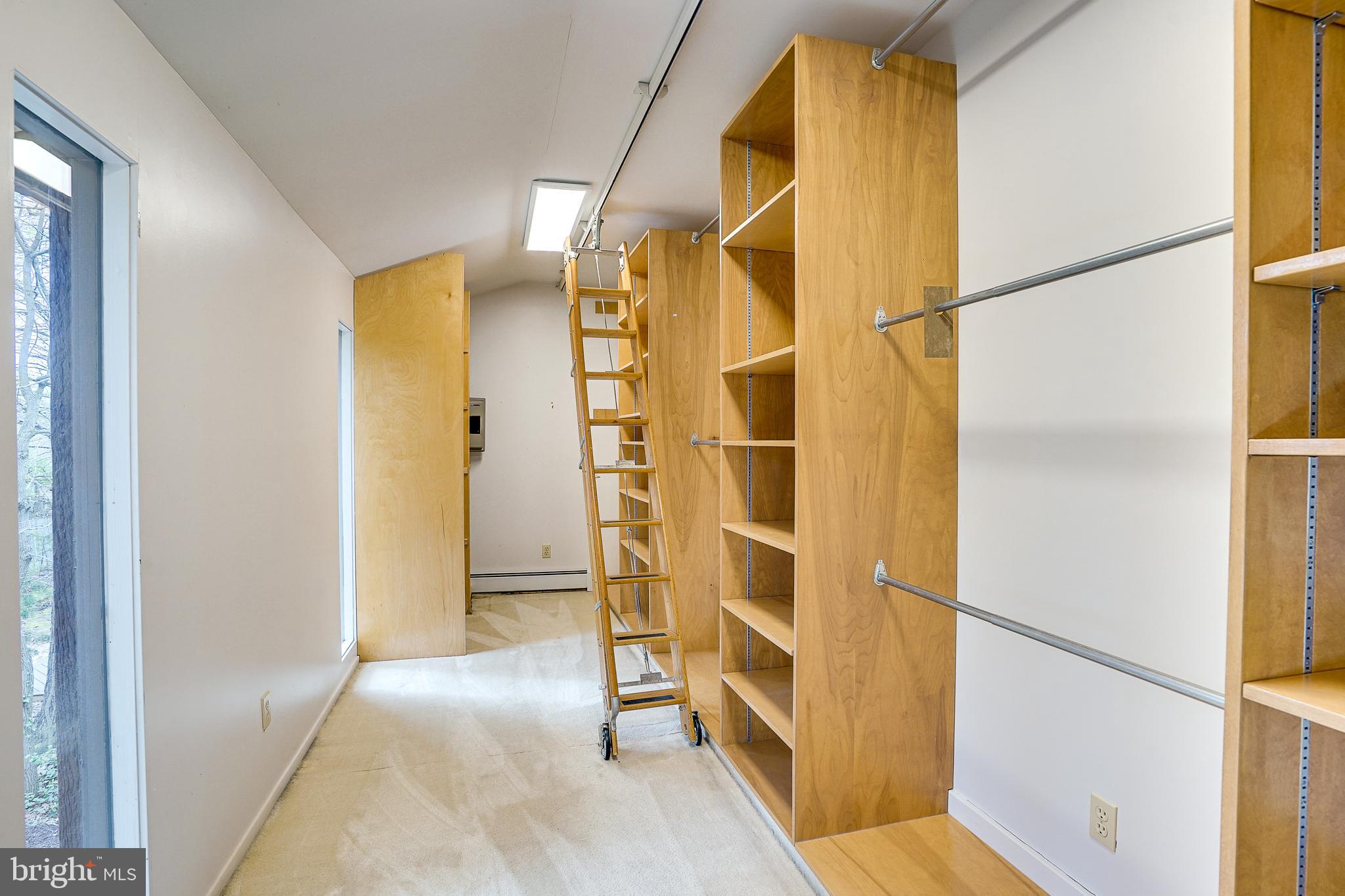 5401 Sideburn Road Fairfax, VA 22032 - Photo 28 of 50 Bonus closet - with library latter.