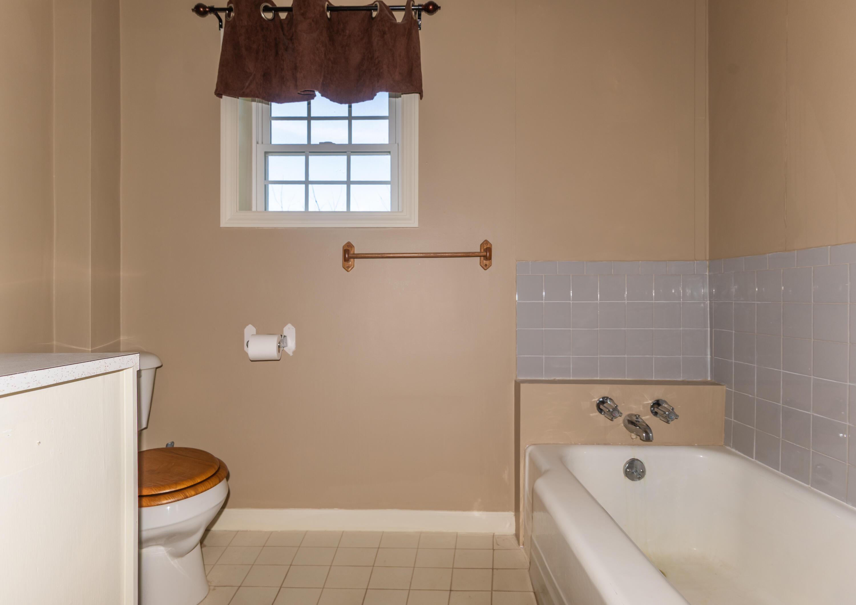21 Market Street Fort Kent, ME 04743 - Photo 28 of 36 Second floor bathroom