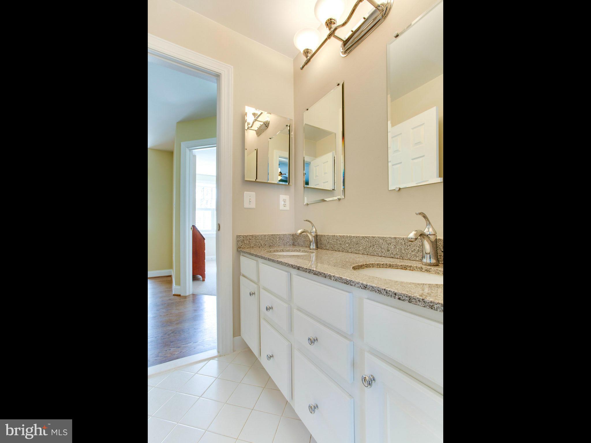 11536 Summit Ridge Court Manassas, VA 20112 - Photo 18 of 30 Bath