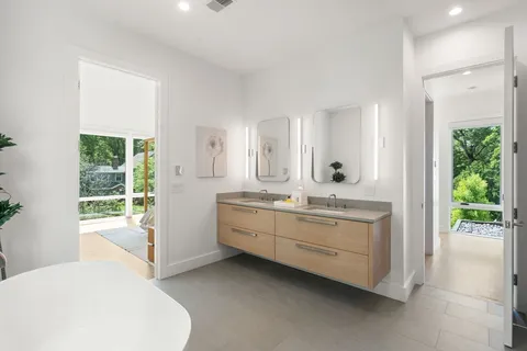 $5,695,000 | 21 White Oak Road, Newton, MA 02468