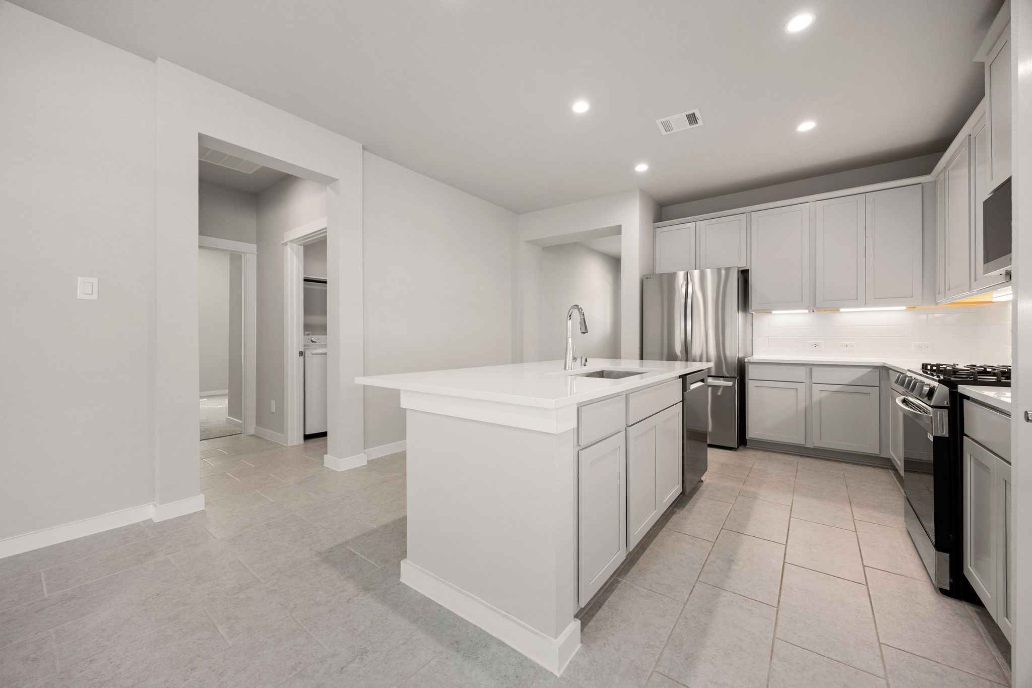 33007 Carolyns Perfection Loop Fulshear, TX 77441 - Photo 13 of 31 Kitchen