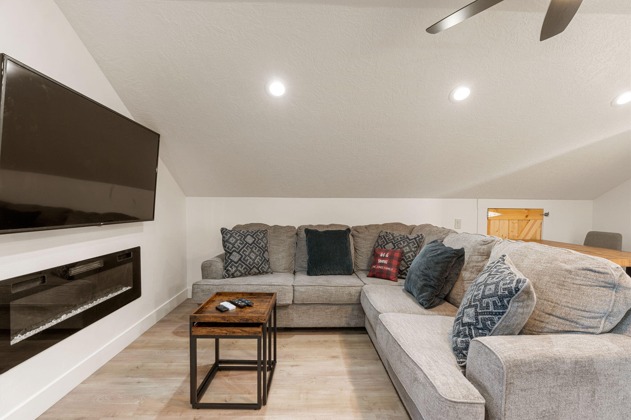 327 Aoki Michi Brian Head, UT 84719 - Photo 52 of 87 Upstairs Living