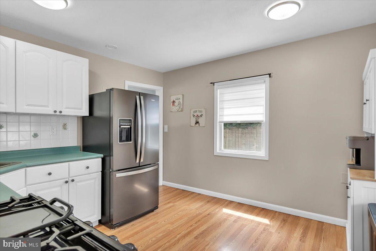 216 Evergreen Avenue Mantua, NJ 08051 - Photo 15 of 30 a kitchen with granite countertop a refrigerator and a stove top oven