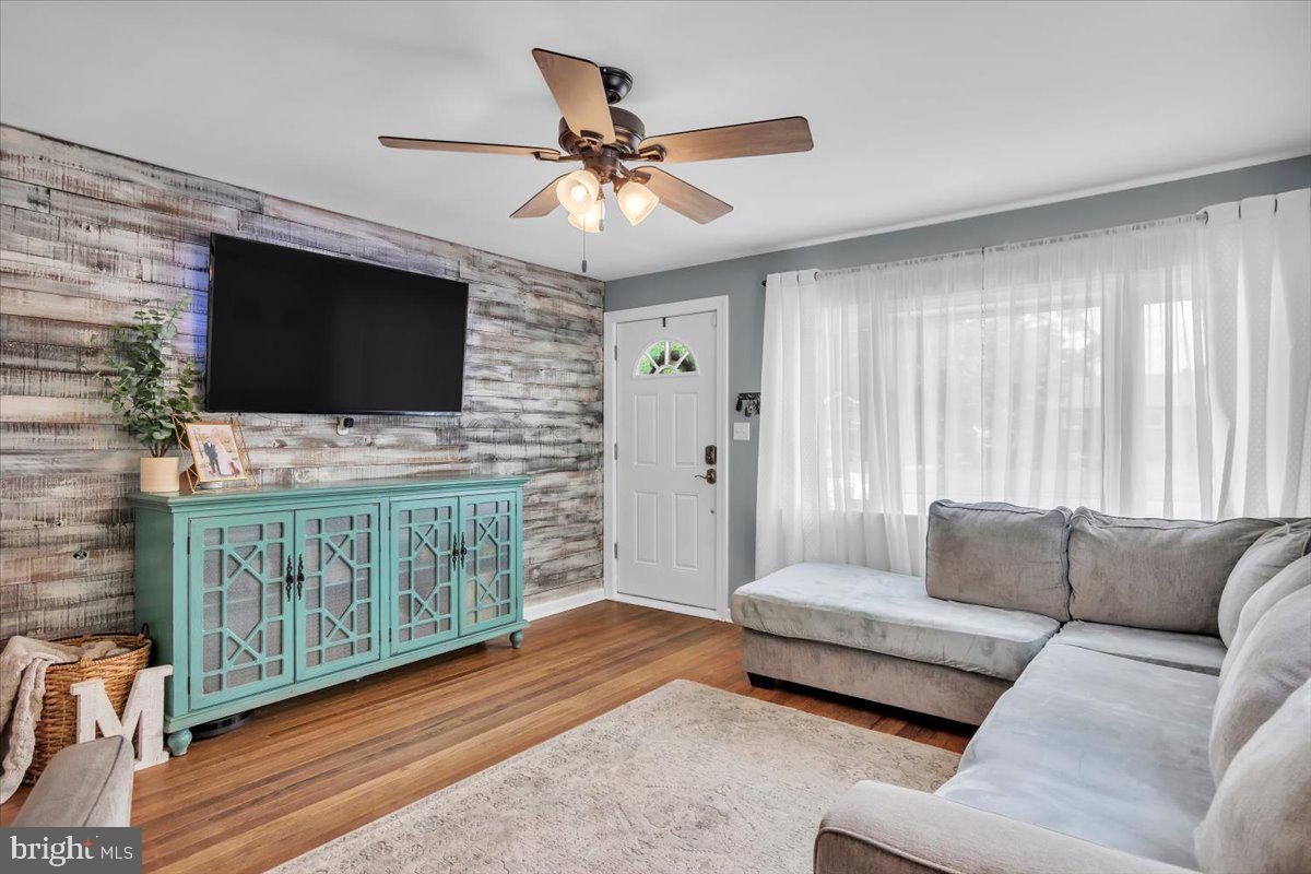 216 Evergreen Avenue Mantua, NJ 08051 - Photo 4 of 30 a living room with furniture and a flat screen tv