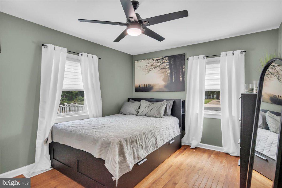 216 Evergreen Avenue Mantua, NJ 08051 - Photo 10 of 30 a bedroom with a large bed and a window