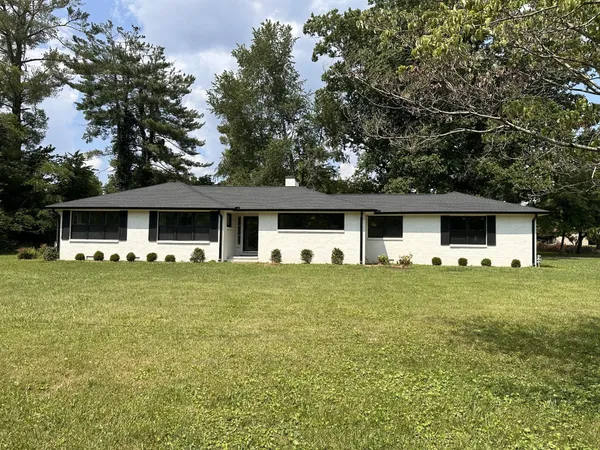 $319,900 | 202 Westwood 5th Avenue, McMinnville, TN 37110