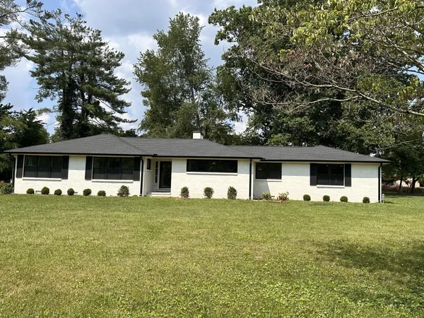 $319,900 | 202 Westwood 5th Avenue, McMinnville, TN 37110