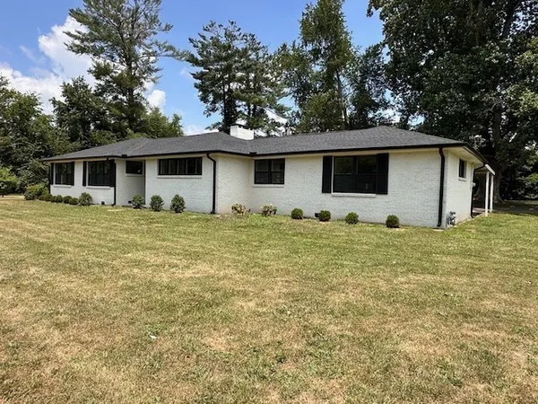 $319,900 | 202 Westwood 5th Avenue, McMinnville, TN 37110