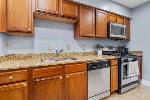 $225,000 | 6980 Roswell Road, Unit C10, Atlanta, GA 30328