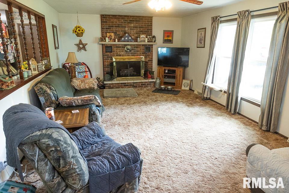 9502 Anglen Road Kinmundy, IL 62854 - Photo 3 of 25