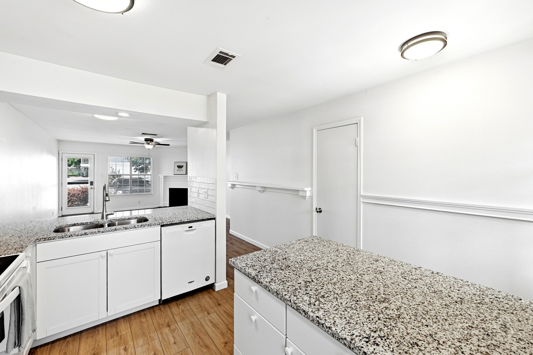 2215 Post Road, Unit 1026 Austin, TX 78704 - Photo 9 of 29 Lots of counter space and cabinet storage.