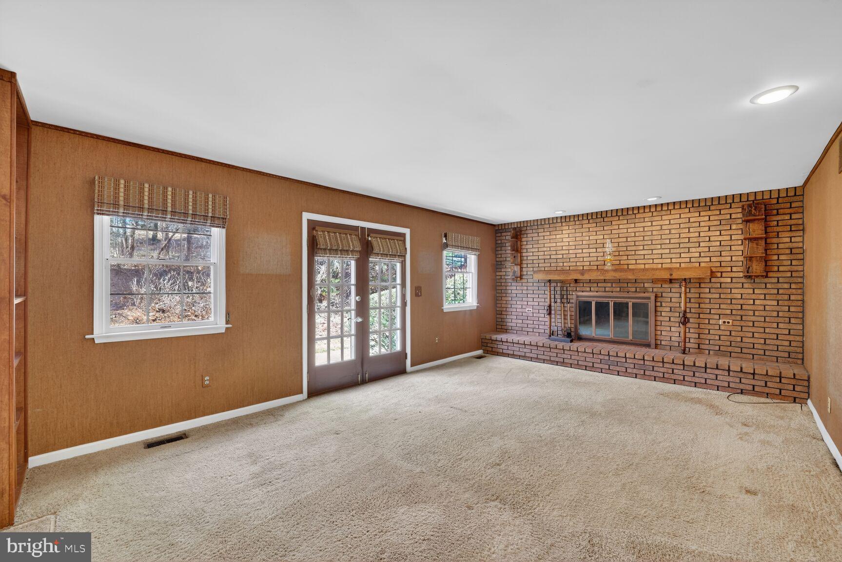995 St George Barber Road Davidsonville, MD 21035 - Photo 17 of 35 Family room with fireplace