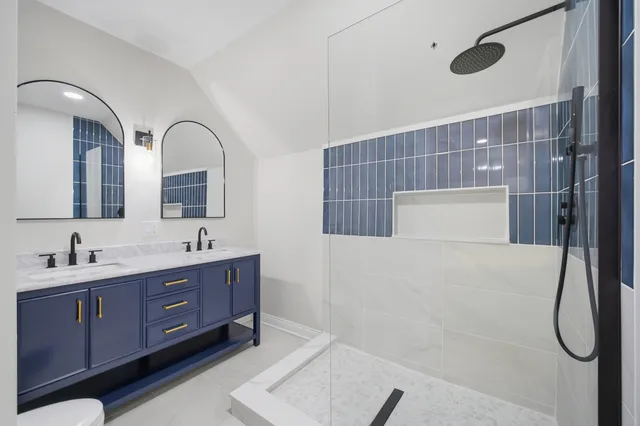 $889,000 | 3143 North Sawyer Avenue, Chicago, IL 60618