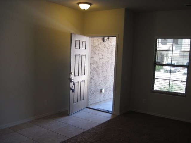 2035 West Davis Road Phoenix, AZ 85023 - Photo 3 of 25 ENTRY, GLG