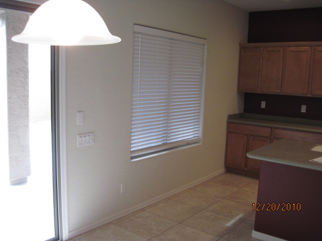 2035 West Davis Road Phoenix, AZ 85023 - Photo 8 of 25 KITCHEN GLG