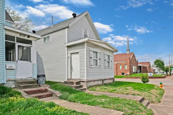 $109,900 | 618 North 12th Avenue, Evansville, IN 47712